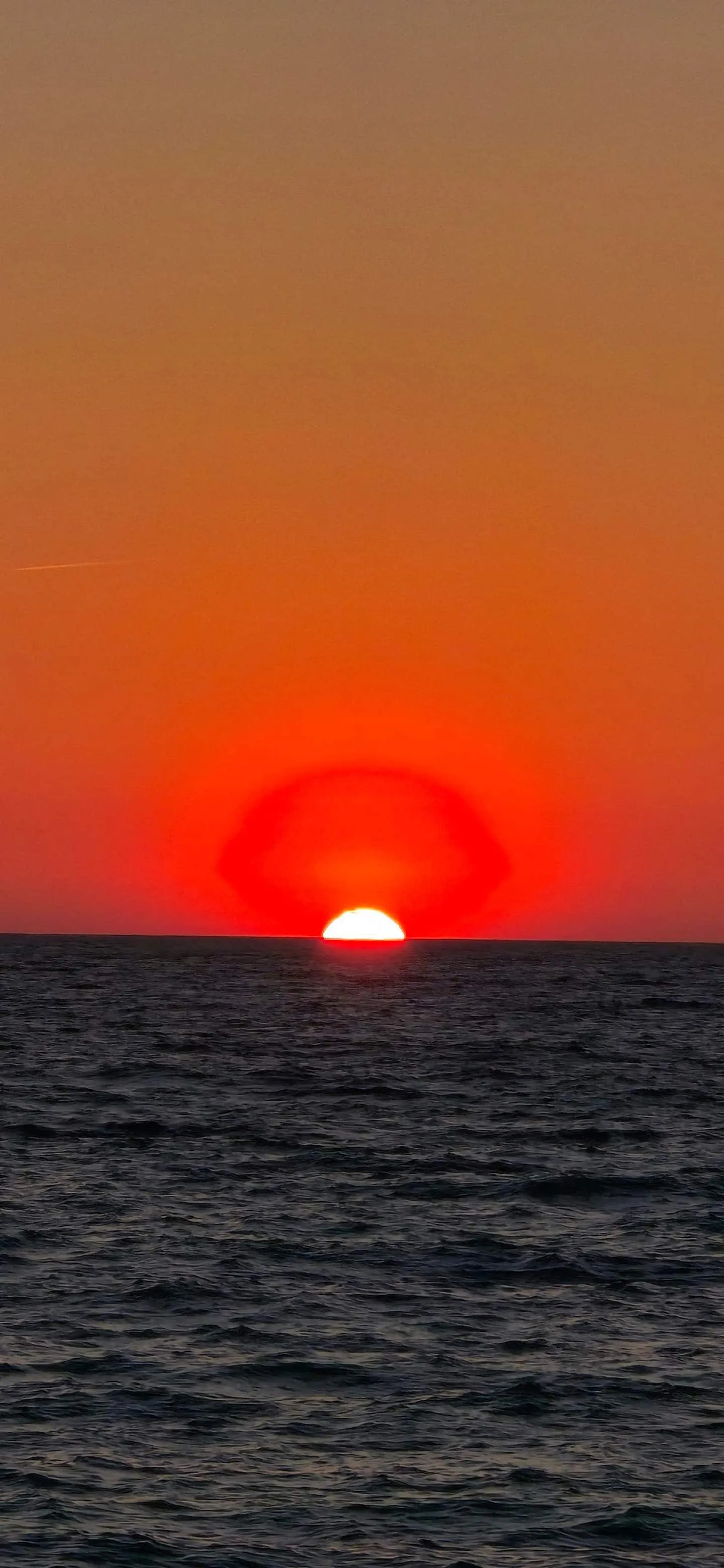 Auringonlasku merelle